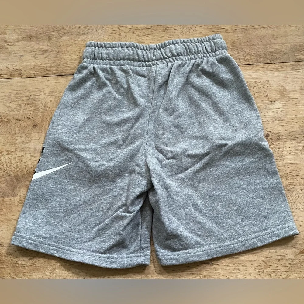 Nike SW‎ Big Kids’ Sz M Dk. Heather Gray Club Fleece Shorts